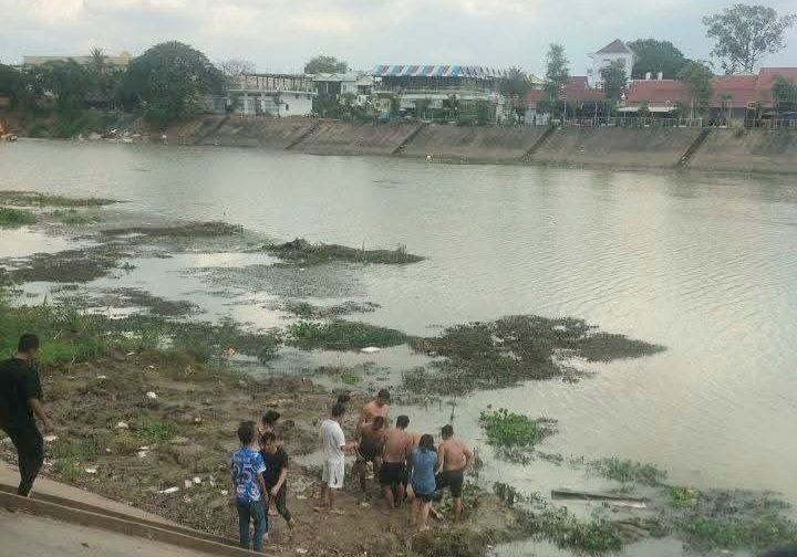 ស្រវឹងស្រាចុះហែលទឹកស្ទឹងព្រែកត្នោតហើយលើកដៃបាយៗលាមិត្តភក្តិ រួចលិចបាត់