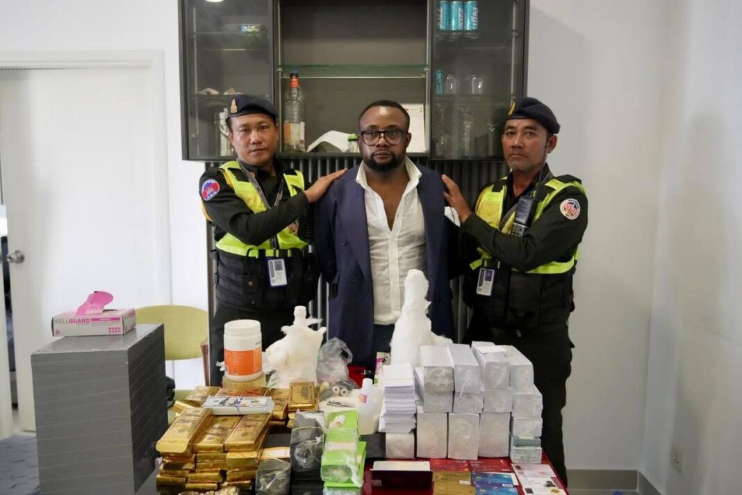 ចាប់ខ្លួនជនជាតិស្បែកខ្មៅ ២នាក់ ក្នុងចំណោម ៥នាក់ ករណីឆបោកប្រាក់ជាង ៧លានដុល្លារ