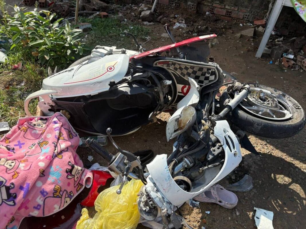 និស្សិតស្រីម្នាក់ជិះម៉ូតូបុកបង្គោលភ្លើងបោកក្បាលស្លាប់ម្នាក់ឯង