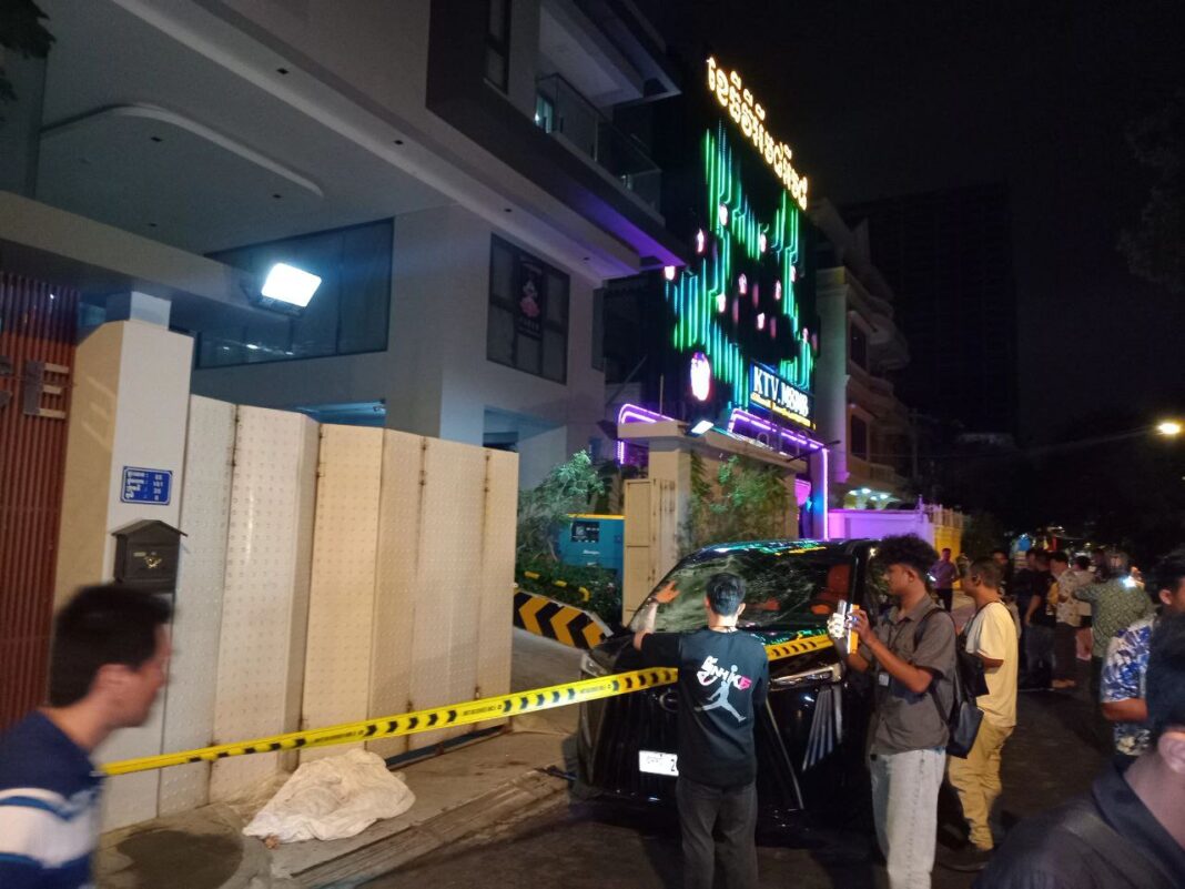 ស្ត្រីម្នាក់ធ្លាក់ពីលើខុនដូរជាន់ទី១៩ ដោយមិនដឹងមូលហេតុច្បាស់