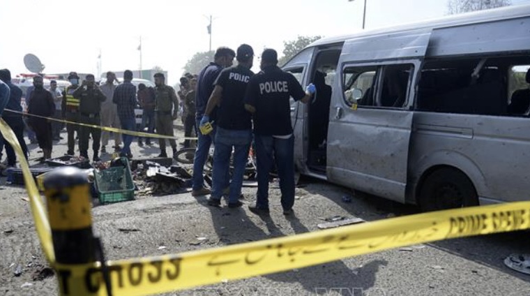 កុមារស្លាប់និងរបួសជាង៤០នាក់ក្នុងការបំផ្ទុះគ្រាប់បែកអត្តឃាតលើរថយន្តក្រុងរបស់សាលារៀនក្នុងប្រទេសប៉ាគីស្ថាន