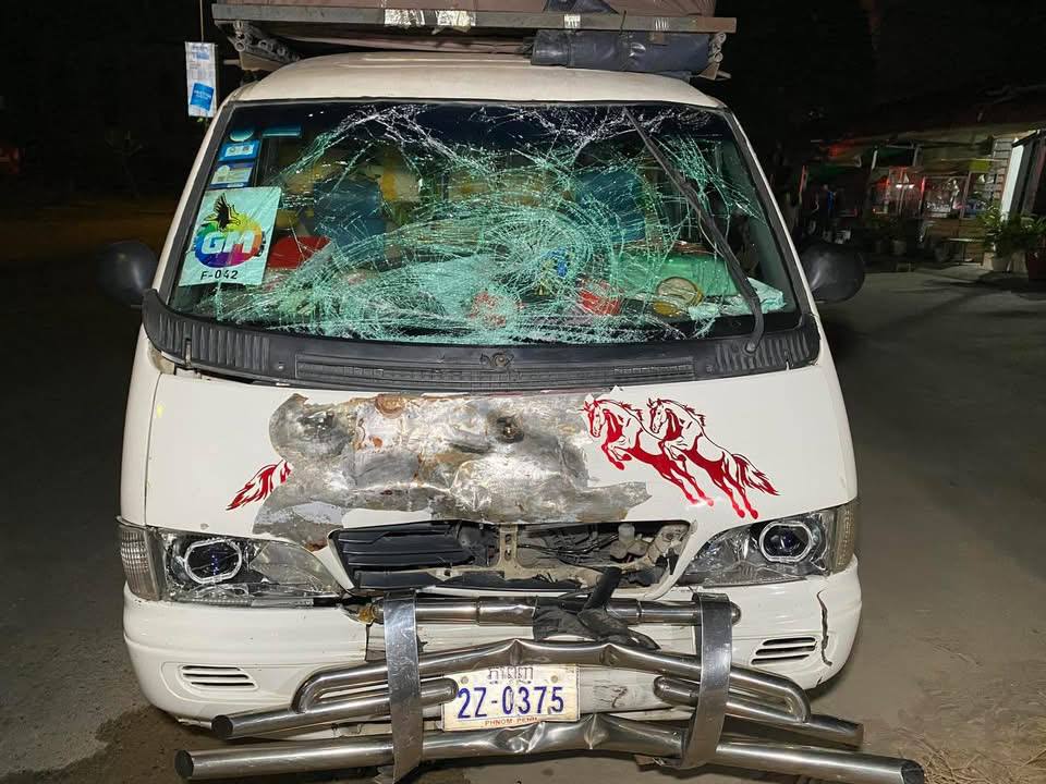 រថយន្តព្រលះគ្នាជាមួយម៉ូតូស្លាប់បុរសម្នាក់នៅចំណុចផ្លូវកែង